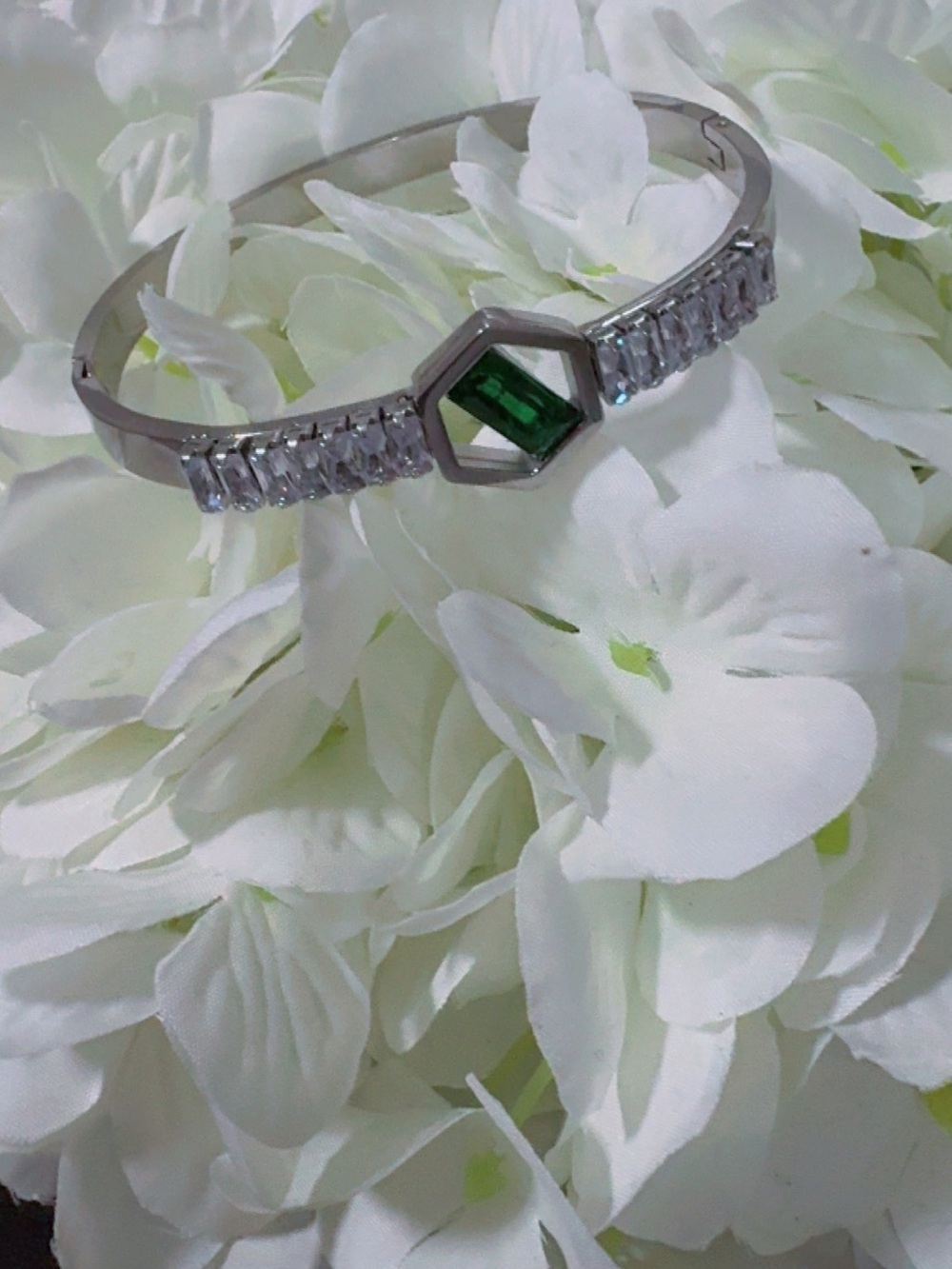 Silver Bracelet with Emerald Green Gemstone Accent